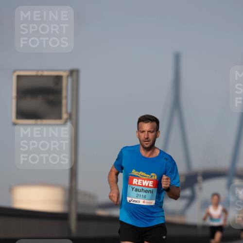 03.10.2026 - Köhlbrandbrückenlauf Michael Strokosch http://msf.ph/oto/10806908 03.10.2026 09:38:55 Position 3 4, 2116 meine-sportfotos.de
