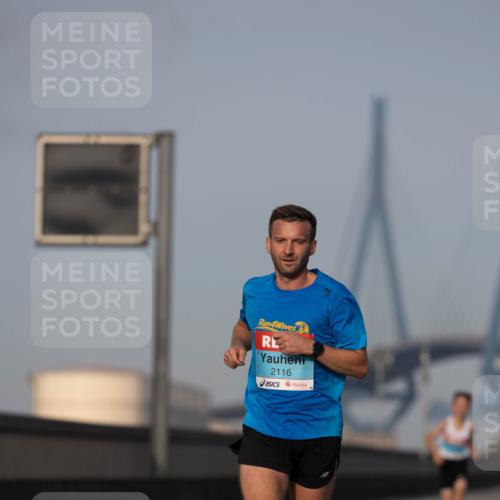 03.10.2026 - Köhlbrandbrückenlauf Michael Strokosch http://msf.ph/oto/10806911 03.10.2026 09:38:55 Position 3 4, 2116 meine-sportfotos.de