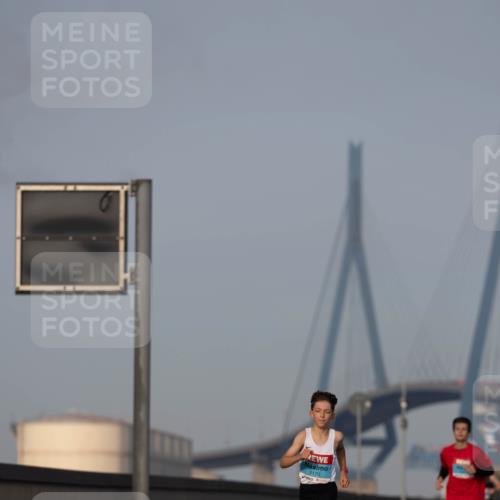 03.10.2026 - Köhlbrandbrückenlauf Michael Strokosch http://msf.ph/oto/10806920 03.10.2026 09:38:59 Position 3 2170 meine-sportfotos.de