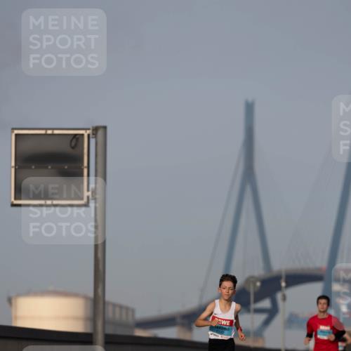 03.10.2026 - Köhlbrandbrückenlauf Michael Strokosch http://msf.ph/oto/10806921 03.10.2026 09:38:59 Position 3 2170 meine-sportfotos.de