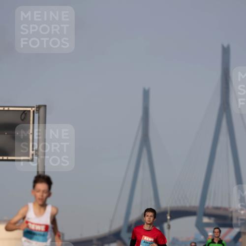 03.10.2026 - Köhlbrandbrückenlauf Michael Strokosch http://msf.ph/oto/10806938 03.10.2026 09:39:03 Position 3 2181 meine-sportfotos.de