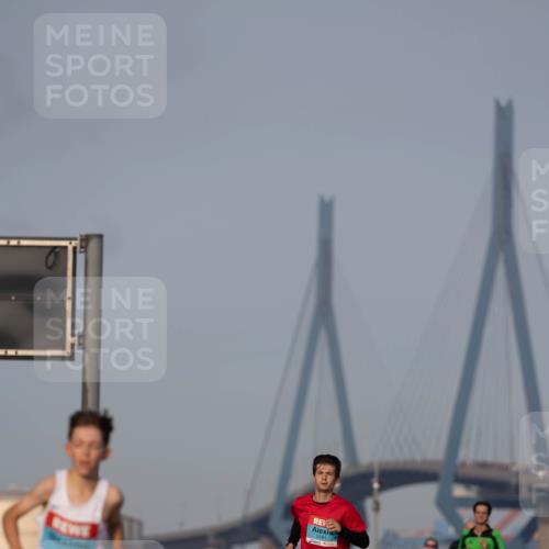 03.10.2026 - Köhlbrandbrückenlauf Michael Strokosch http://msf.ph/oto/10806940 03.10.2026 09:39:03 Position 3 2181 meine-sportfotos.de