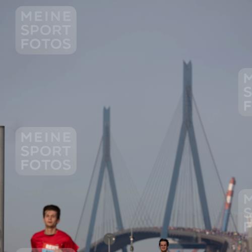 03.10.2026 - Köhlbrandbrückenlauf Michael Strokosch http://msf.ph/oto/10806945 03.10.2026 09:39:06 Position 3  meine-sportfotos.de