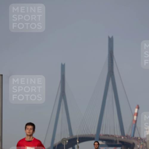 03.10.2026 - Köhlbrandbrückenlauf Michael Strokosch http://msf.ph/oto/10806946 03.10.2026 09:39:06 Position 3  meine-sportfotos.de