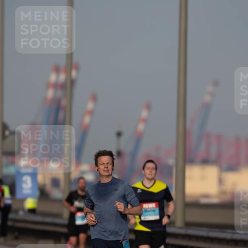 03.10.2026 - Köhlbrandbrückenlauf Michael Strokosch http://msf.ph/oto/10806965 03.10.2026 09:39:38 Position 3  meine-sportfotos.de