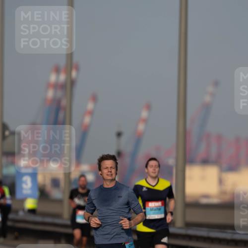 03.10.2026 - Köhlbrandbrückenlauf Michael Strokosch http://msf.ph/oto/10806967 03.10.2026 09:39:38 Position 3  meine-sportfotos.de