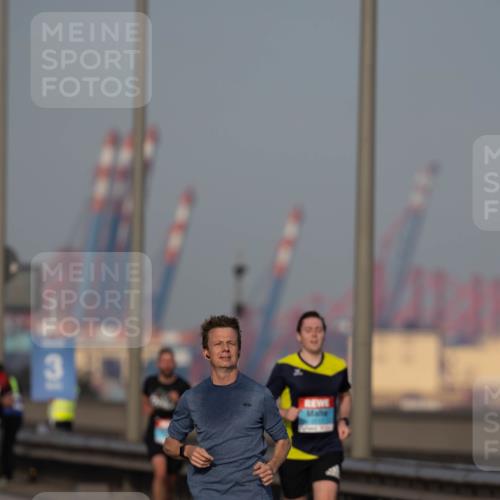 03.10.2026 - Köhlbrandbrückenlauf Michael Strokosch http://msf.ph/oto/10806968 03.10.2026 09:39:38 Position 3  meine-sportfotos.de