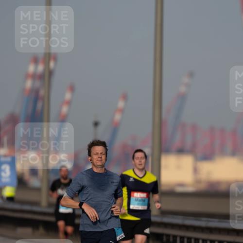 03.10.2026 - Köhlbrandbrückenlauf Michael Strokosch http://msf.ph/oto/10806969 03.10.2026 09:39:38 Position 3  meine-sportfotos.de