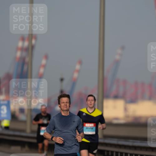 03.10.2026 - Köhlbrandbrückenlauf Michael Strokosch http://msf.ph/oto/10806971 03.10.2026 09:39:38 Position 3  meine-sportfotos.de