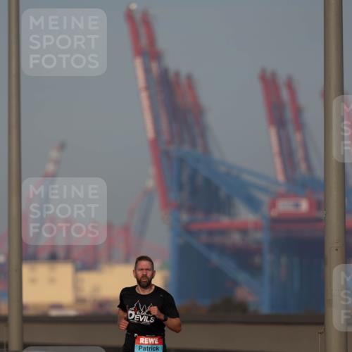 03.10.2026 - Köhlbrandbrückenlauf Michael Strokosch http://msf.ph/oto/10806973 03.10.2026 09:39:47 Position 3 6, 66, 1091 meine-sportfotos.de