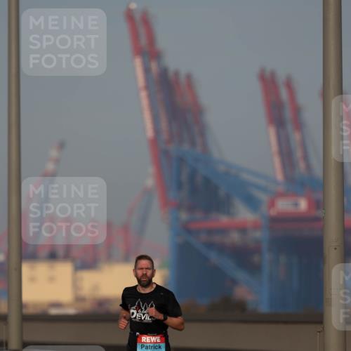 03.10.2026 - Köhlbrandbrückenlauf Michael Strokosch http://msf.ph/oto/10806975 03.10.2026 09:39:47 Position 3 1091 meine-sportfotos.de