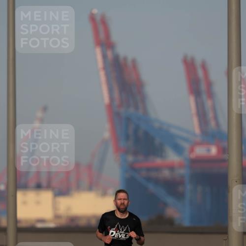 03.10.2026 - Köhlbrandbrückenlauf Michael Strokosch http://msf.ph/oto/10806981 03.10.2026 09:39:47 Position 3 999, 1091 meine-sportfotos.de
