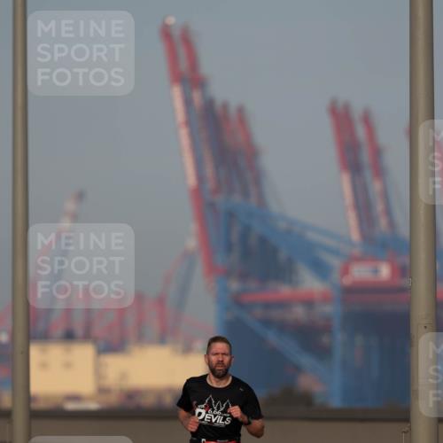03.10.2026 - Köhlbrandbrückenlauf Michael Strokosch http://msf.ph/oto/10806982 03.10.2026 09:39:47 Position 3 6, 66, 1091 meine-sportfotos.de