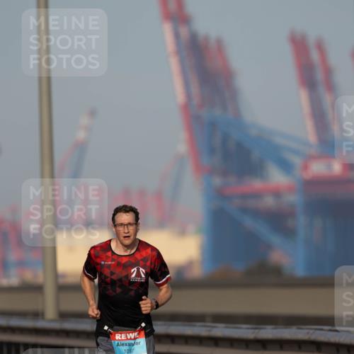 03.10.2026 - Köhlbrandbrückenlauf Michael Strokosch http://msf.ph/oto/10806983 03.10.2026 09:39:54 Position 3 1097 meine-sportfotos.de