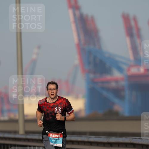 03.10.2026 - Köhlbrandbrückenlauf Michael Strokosch http://msf.ph/oto/10806985 03.10.2026 09:39:54 Position 3 1097 meine-sportfotos.de