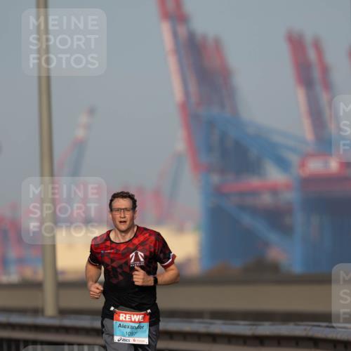 03.10.2026 - Köhlbrandbrückenlauf Michael Strokosch http://msf.ph/oto/10806986 03.10.2026 09:39:54 Position 3 1097 meine-sportfotos.de