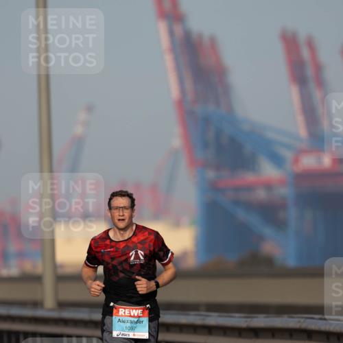 03.10.2026 - Köhlbrandbrückenlauf Michael Strokosch http://msf.ph/oto/10806987 03.10.2026 09:39:54 Position 3 1097 meine-sportfotos.de