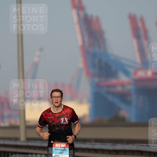 03.10.2026 - Köhlbrandbrückenlauf Michael Strokosch http://msf.ph/oto/10806988 03.10.2026 09:39:54 Position 3 1097 meine-sportfotos.de