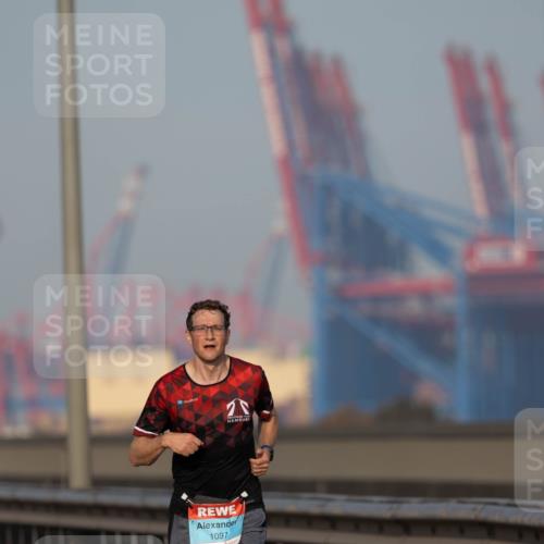03.10.2026 - Köhlbrandbrückenlauf Michael Strokosch http://msf.ph/oto/10806990 03.10.2026 09:39:55 Position 3 1097 meine-sportfotos.de