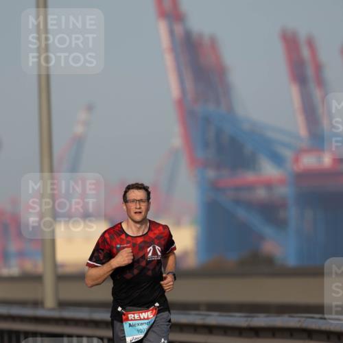 03.10.2026 - Köhlbrandbrückenlauf Michael Strokosch http://msf.ph/oto/10806991 03.10.2026 09:39:55 Position 3 1097 meine-sportfotos.de