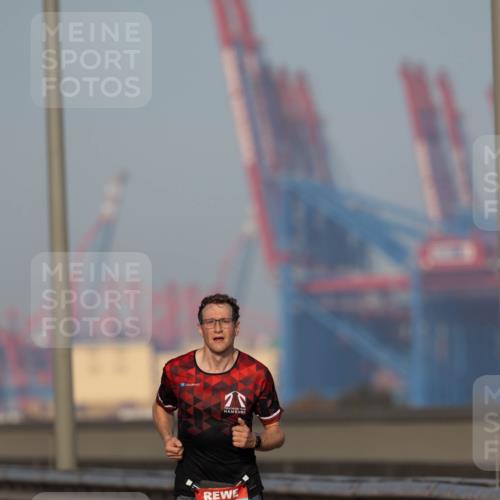 03.10.2026 - Köhlbrandbrückenlauf Michael Strokosch http://msf.ph/oto/10806993 03.10.2026 09:39:55 Position 3 1097 meine-sportfotos.de