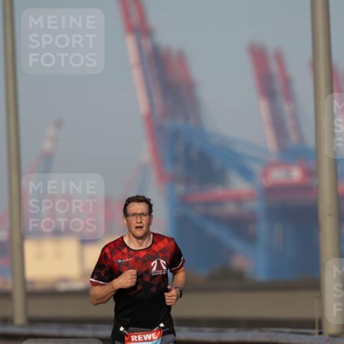 03.10.2026 - Köhlbrandbrückenlauf Michael Strokosch http://msf.ph/oto/10806996 03.10.2026 09:39:55 Position 3 1097 meine-sportfotos.de
