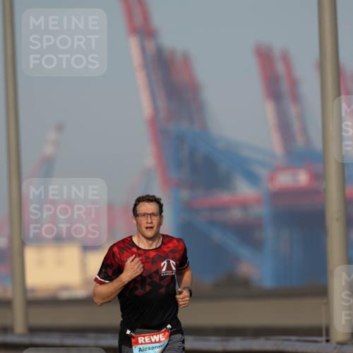03.10.2026 - Köhlbrandbrückenlauf Michael Strokosch http://msf.ph/oto/10806997 03.10.2026 09:39:55 Position 3 109 meine-sportfotos.de