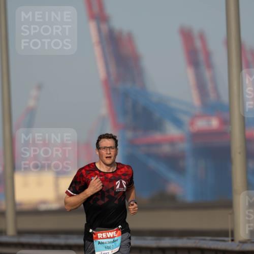 03.10.2026 - Köhlbrandbrückenlauf Michael Strokosch http://msf.ph/oto/10806998 03.10.2026 09:39:55 Position 3 1097, 2 meine-sportfotos.de