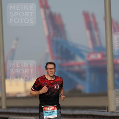 03.10.2026 - Köhlbrandbrückenlauf Michael Strokosch http://msf.ph/oto/10806999 03.10.2026 09:39:55 Position 3 1097, 2 meine-sportfotos.de