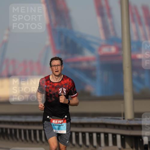 03.10.2026 - Köhlbrandbrückenlauf Michael Strokosch http://msf.ph/oto/10807001 03.10.2026 09:39:56 Position 3 1097 meine-sportfotos.de