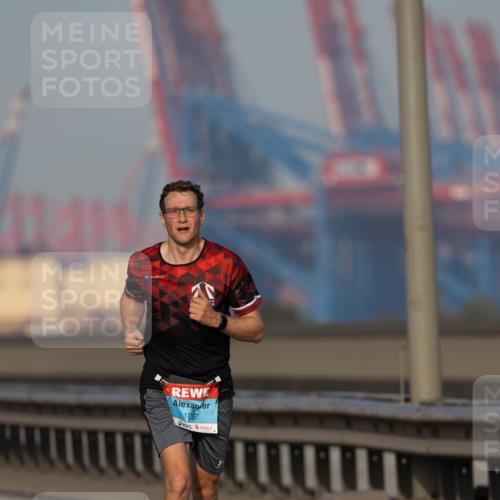 03.10.2026 - Köhlbrandbrückenlauf Michael Strokosch http://msf.ph/oto/10807002 03.10.2026 09:39:56 Position 3 1097 meine-sportfotos.de