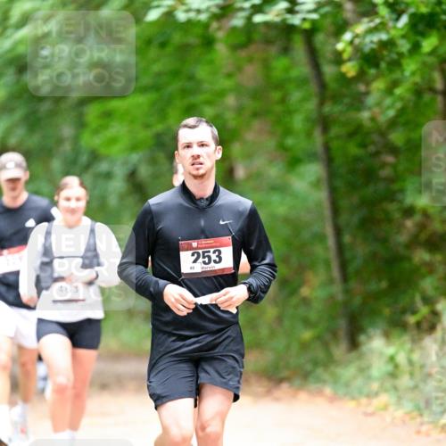 11.10.2026 - Bramfelder Halbmarathon 2026 Dr. Thomas Lammeyer http://msf.ph/oto/10820698 11.10.2026 10:22:48 Laufen 253, 49 meine-sportfotos.de