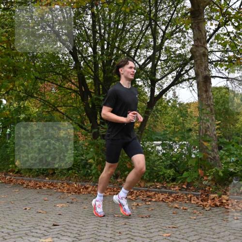 11.10.2026 - Bramfelder Halbmarathon 2026 J. Mangold http://msf.ph/oto/10822479 11.10.2026 10:17:32 Laufen 228 meine-sportfotos.de