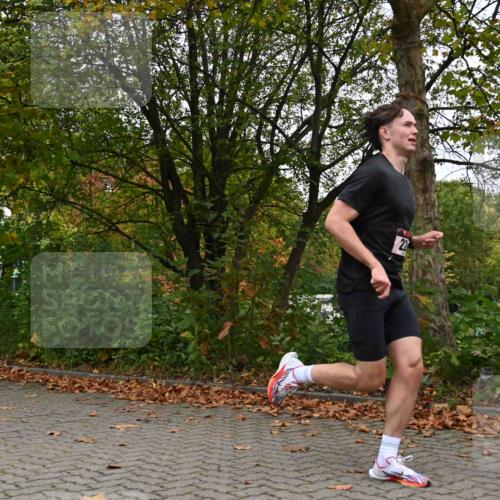 11.10.2026 - Bramfelder Halbmarathon 2026 J. Mangold http://msf.ph/oto/10822481 11.10.2026 10:17:32 Laufen 228 meine-sportfotos.de