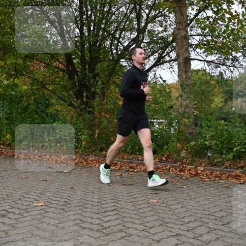11.10.2026 - Bramfelder Halbmarathon 2026 J. Mangold http://msf.ph/oto/10823489 11.10.2026 10:33:01 Laufen 253 meine-sportfotos.de