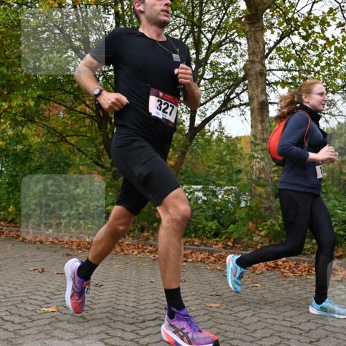 11.10.2026 - Bramfelder Halbmarathon 2026 J. Mangold http://msf.ph/oto/10823674 11.10.2026 10:34:14 Laufen 69, 100, 104, 327 meine-sportfotos.de
