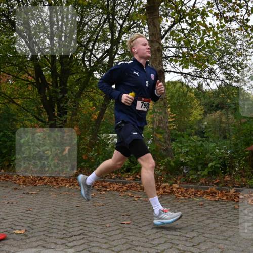 11.10.2026 - Bramfelder Halbmarathon 2026 J. Mangold http://msf.ph/oto/10824003 11.10.2026 10:38:24 Laufen 228, 799 meine-sportfotos.de