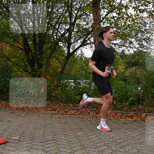 11.10.2026 - Bramfelder Halbmarathon 2026 J. Mangold http://msf.ph/oto/10824011 11.10.2026 10:38:29 Laufen 228, 799 meine-sportfotos.de