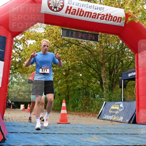 11.10.2026 - Bramfelder Halbmarathon 2026 J. Mangold http://msf.ph/oto/10829365 11.10.2026 11:04:33 Laufen 271, 371, 428, 576 meine-sportfotos.de