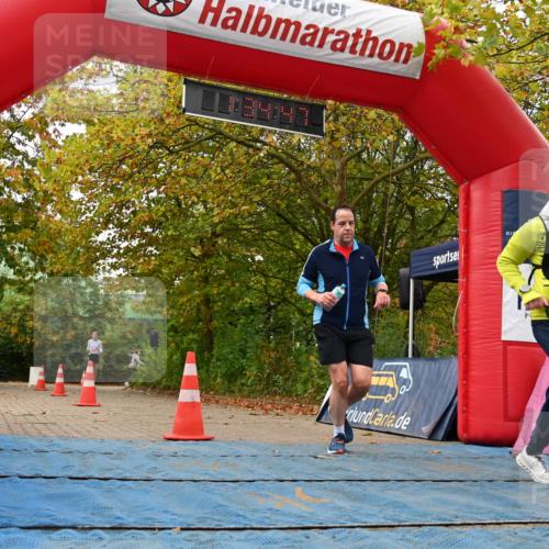 11.10.2026 - Bramfelder Halbmarathon 2026 J. Mangold http://msf.ph/oto/10829419 11.10.2026 11:04:46 Laufen 195, 467, 473 meine-sportfotos.de