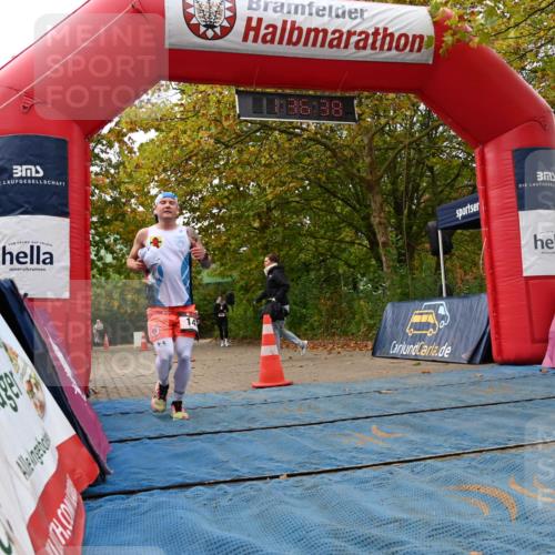 11.10.2026 - Bramfelder Halbmarathon 2026 J. Mangold http://msf.ph/oto/10829539 11.10.2026 11:06:36 Laufen 98, 147, 495 meine-sportfotos.de