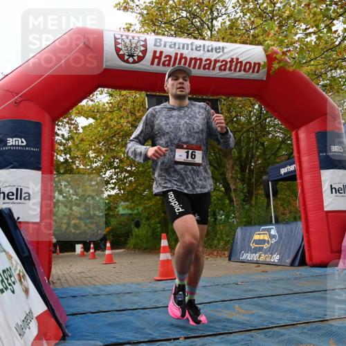 11.10.2026 - Bramfelder Halbmarathon 2026 J. Mangold http://msf.ph/oto/10829567 11.10.2026 11:06:48 Laufen 16, 40 meine-sportfotos.de