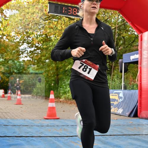 11.10.2026 - Bramfelder Halbmarathon 2026 J. Mangold http://msf.ph/oto/10829753 11.10.2026 11:08:09 Laufen 77, 781 meine-sportfotos.de