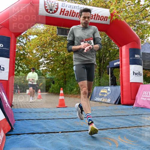 11.10.2026 - Bramfelder Halbmarathon 2026 J. Mangold http://msf.ph/oto/10830044 11.10.2026 11:10:21 Laufen 9, 88, 230 meine-sportfotos.de