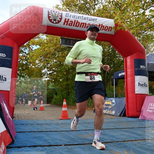 11.10.2026 - Bramfelder Halbmarathon 2026 J. Mangold http://msf.ph/oto/10830052 11.10.2026 11:10:23 Laufen 9, 88, 201, 230, 729 meine-sportfotos.de