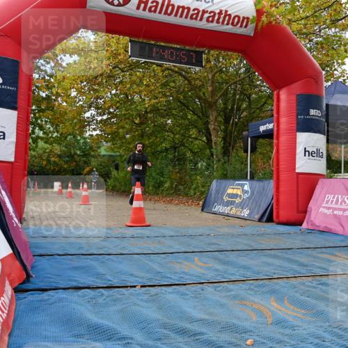 11.10.2026 - Bramfelder Halbmarathon 2026 J. Mangold http://msf.ph/oto/10830082 11.10.2026 11:10:55 Laufen 102 meine-sportfotos.de