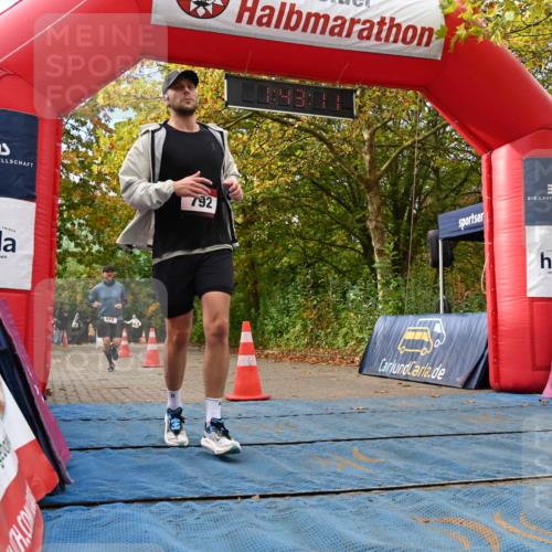 11.10.2026 - Bramfelder Halbmarathon 2026 J. Mangold http://msf.ph/oto/10830220 11.10.2026 11:13:10 Laufen 510, 792 meine-sportfotos.de