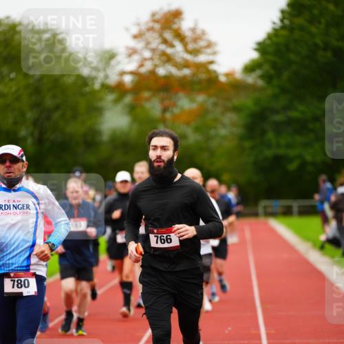 11.10.2026 - Bramfelder Halbmarathon 2026 LAZAROV Photography http://msf.ph/oto/10837962 11.10.2026 09:35:40 Laufen 780, 766 meine-sportfotos.de