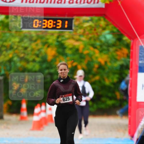 11.10.2026 - Bramfelder Halbmarathon 2026 LAZAROV Photography http://msf.ph/oto/10841438 11.10.2026 10:08:29 Laufen 10, 0, 38, 3, 1, 625 meine-sportfotos.de