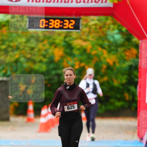 11.10.2026 - Bramfelder Halbmarathon 2026 LAZAROV Photography http://msf.ph/oto/10841439 11.10.2026 10:08:30 Laufen 0, 38, 32, 625 meine-sportfotos.de